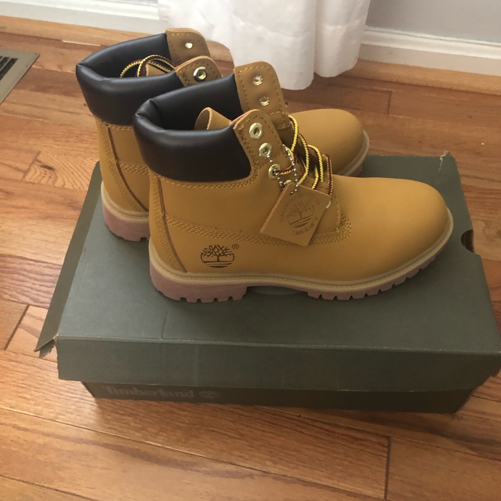 Timberland Boots Women size 6 never worn